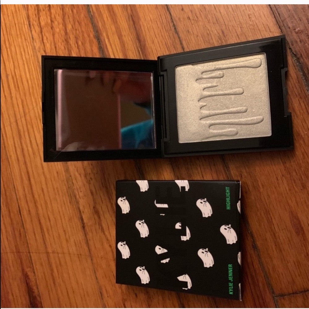 Kylie Cosmetics Highlighter in GHOST
